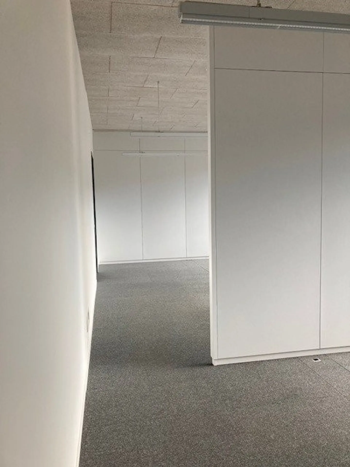 Surface administrative de 54 m2 au rez-de-chaussée - Photo 4 sur 4