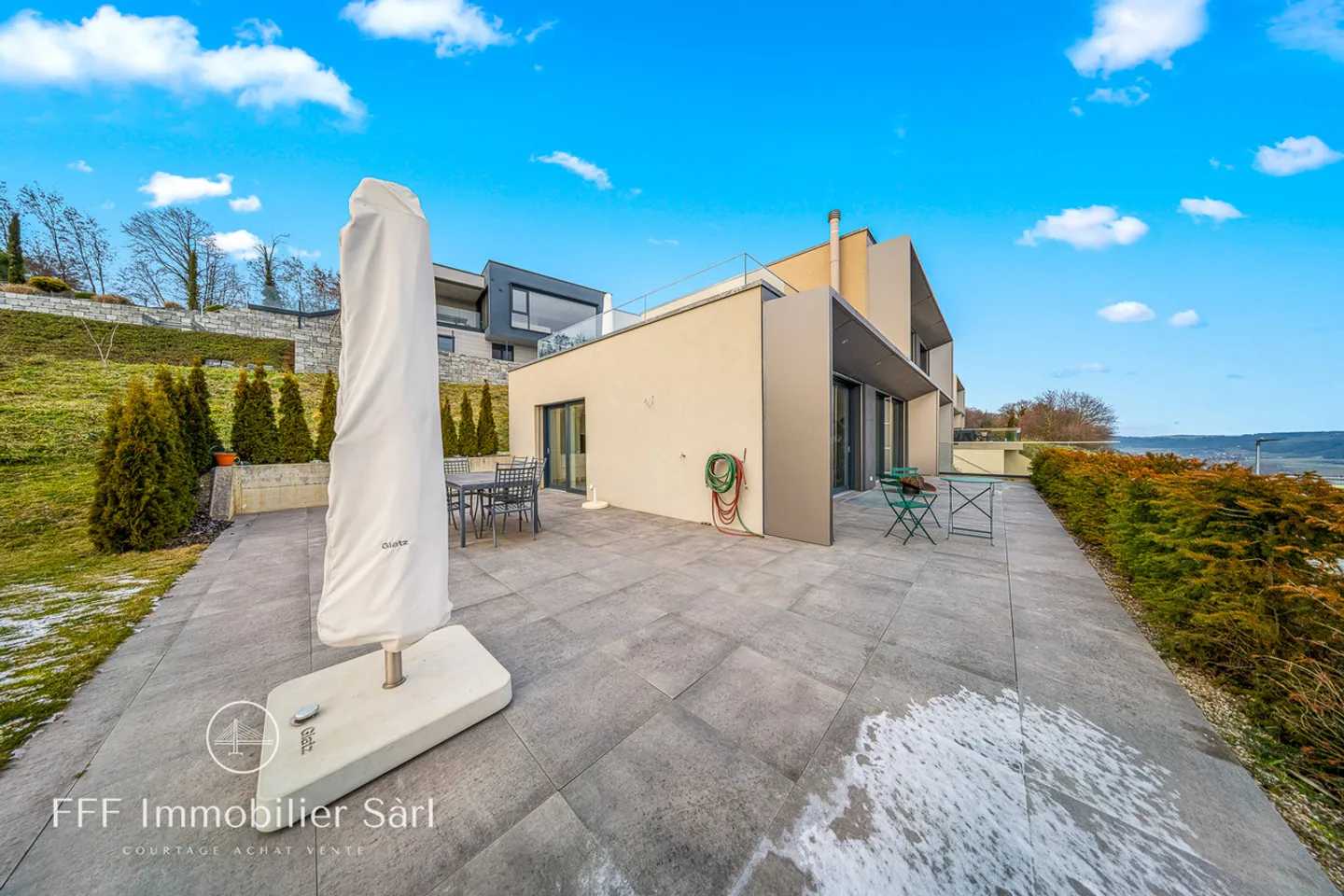 Magnifica casa dal design contemporaneo - Foto 3 di 24