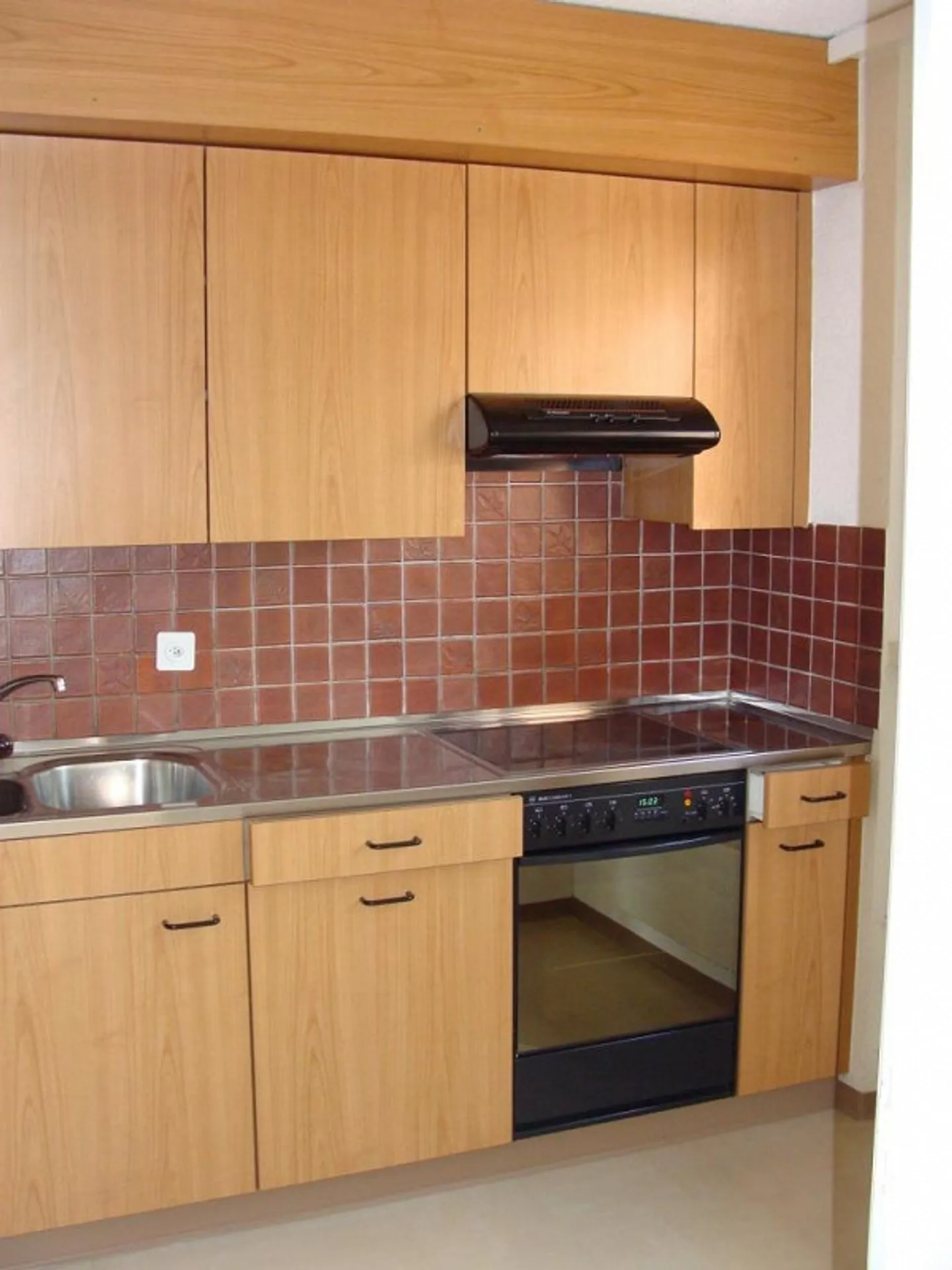 Spacious apartment in a beautiful location! "Rent without deposit" - Photo 4 of 8