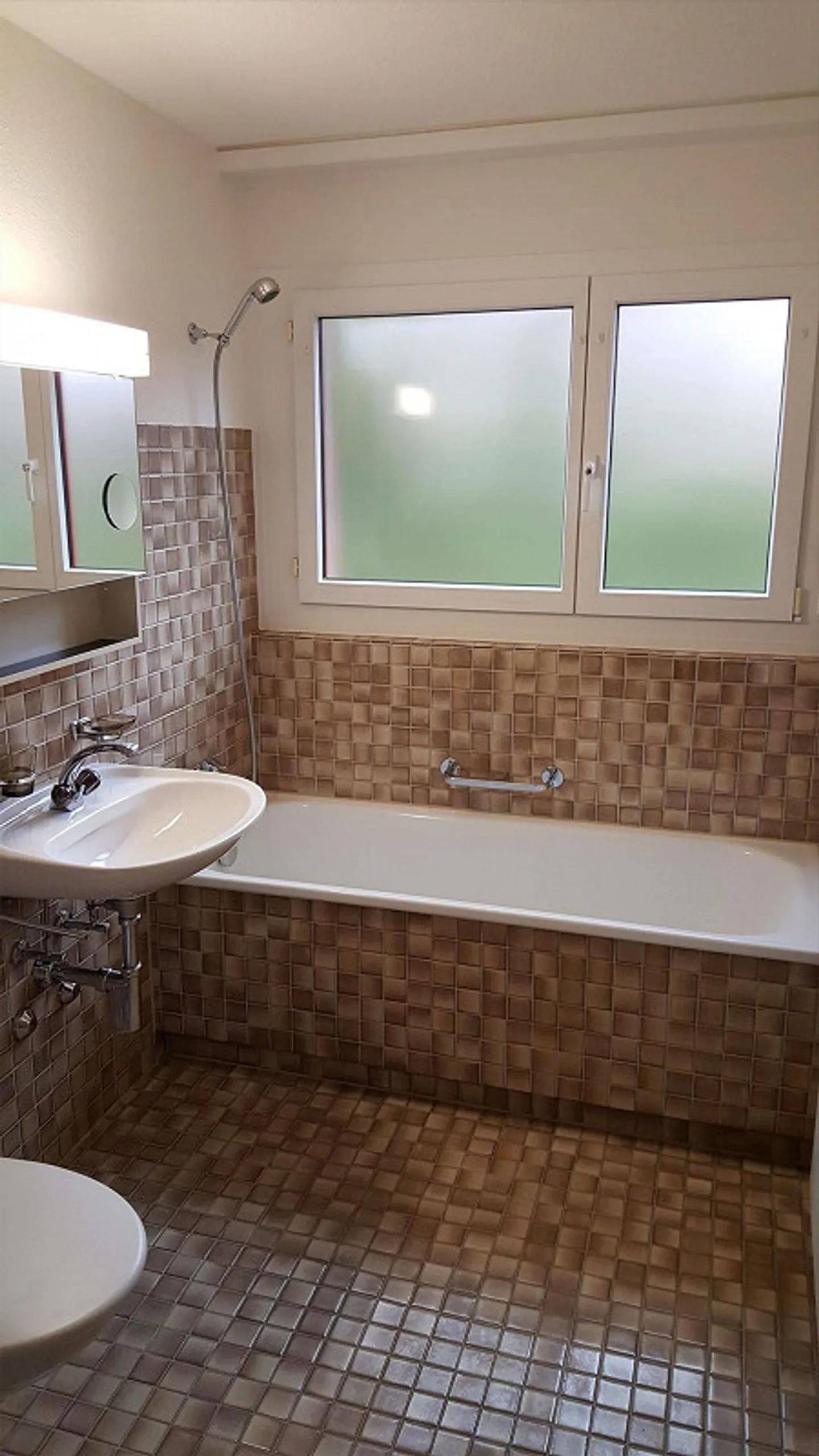 Spacious apartment in a beautiful location! "Rent without deposit" - Photo 5 of 8