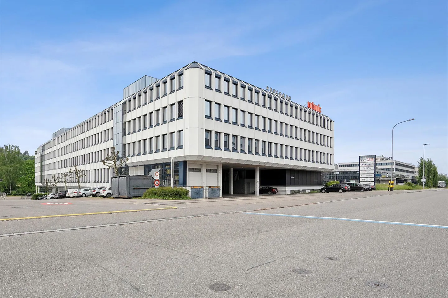 Beaucoup d'espace pour votre vision Bureau/Espace commercial près de l'aéroport de Zurich - Photo 1 sur 11