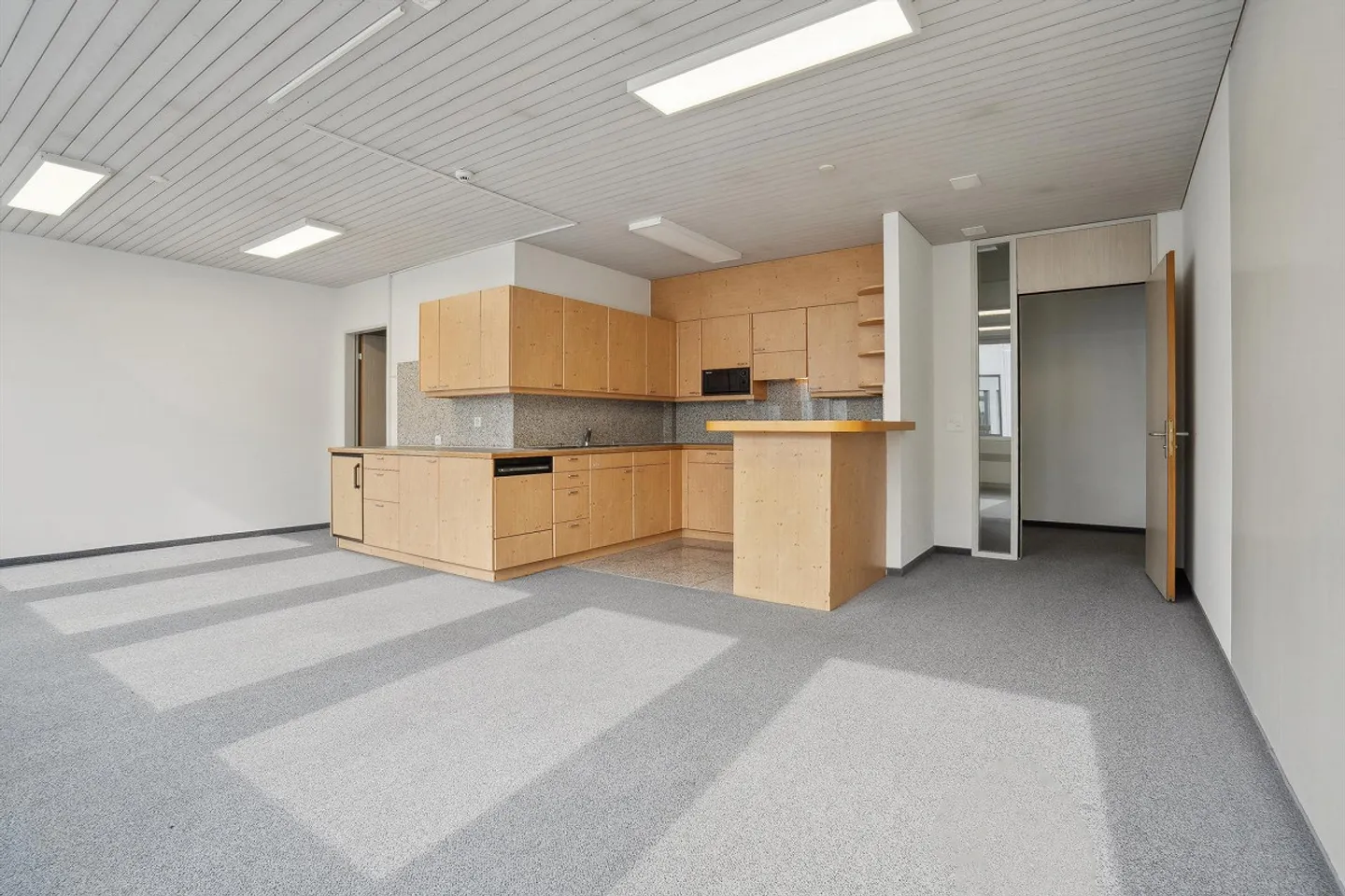 Beaucoup d'espace pour votre vision Bureau/Espace commercial près de l'aéroport de Zurich - Photo 9 sur 11