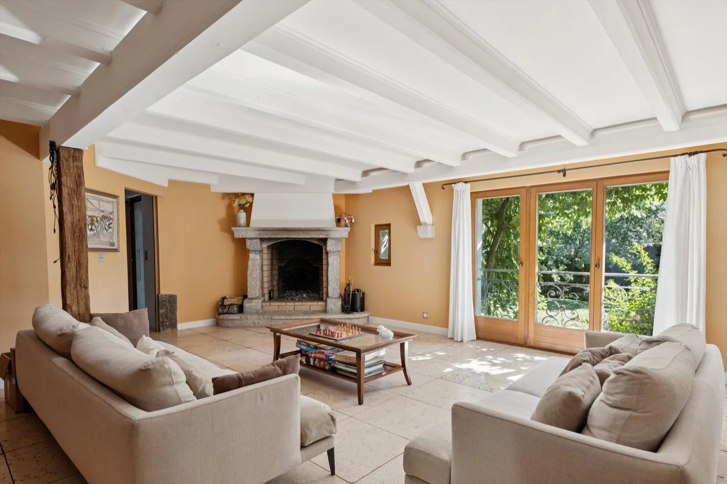 Elegante casa familiare nel cuore della campagna ginevrina - Foto 3 di 10