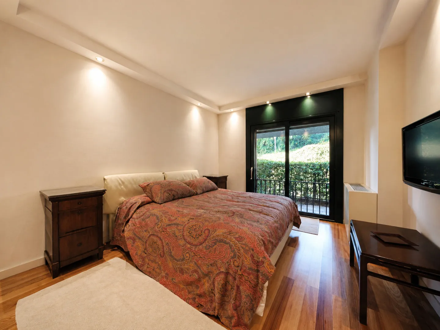 Appartamento elegante con giardino privato - Foto 5 di 9