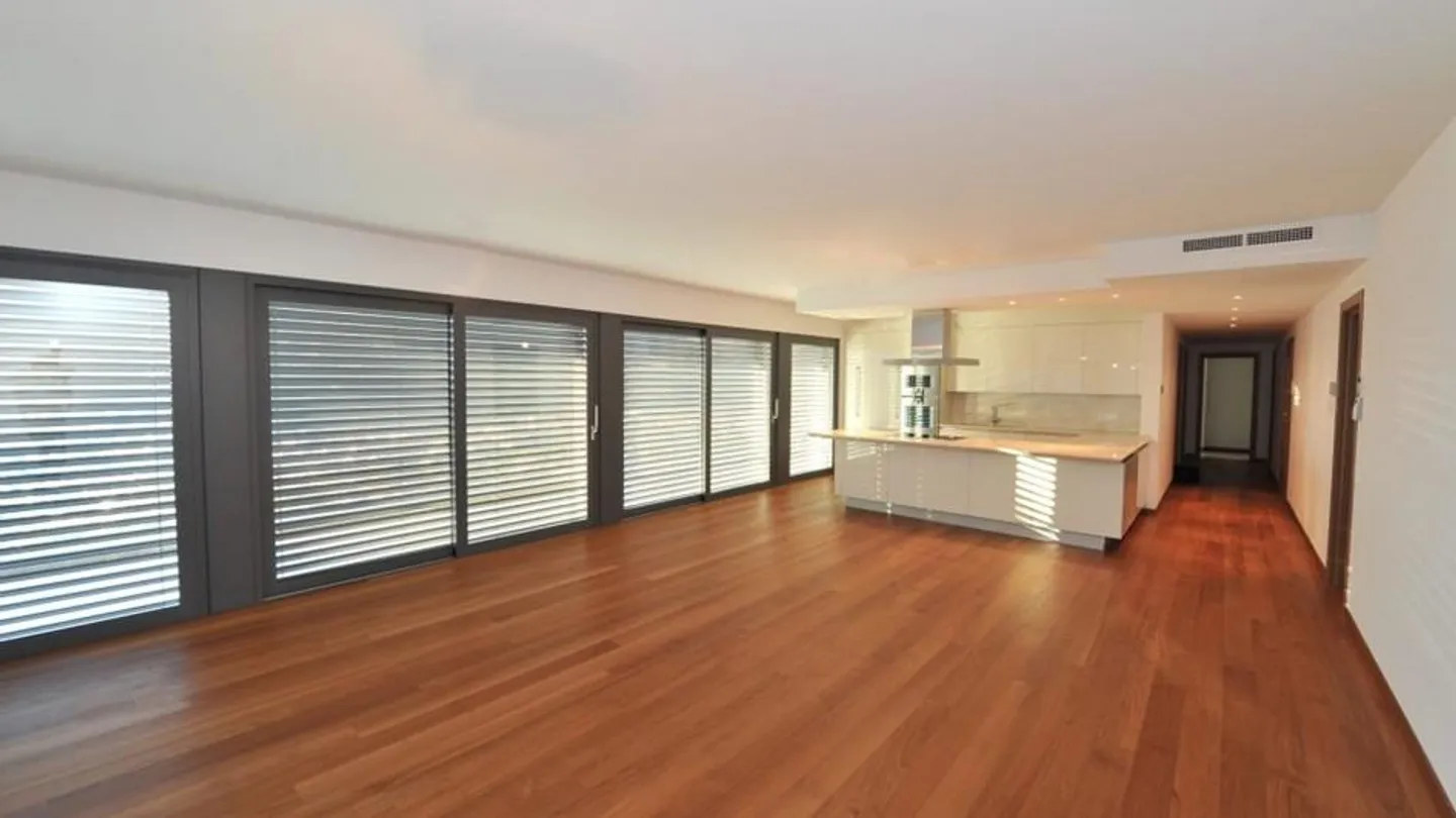 Penthouse à louer avec toit-terrasse 4.5 pièces - Albonago - Photo 1 sur 9