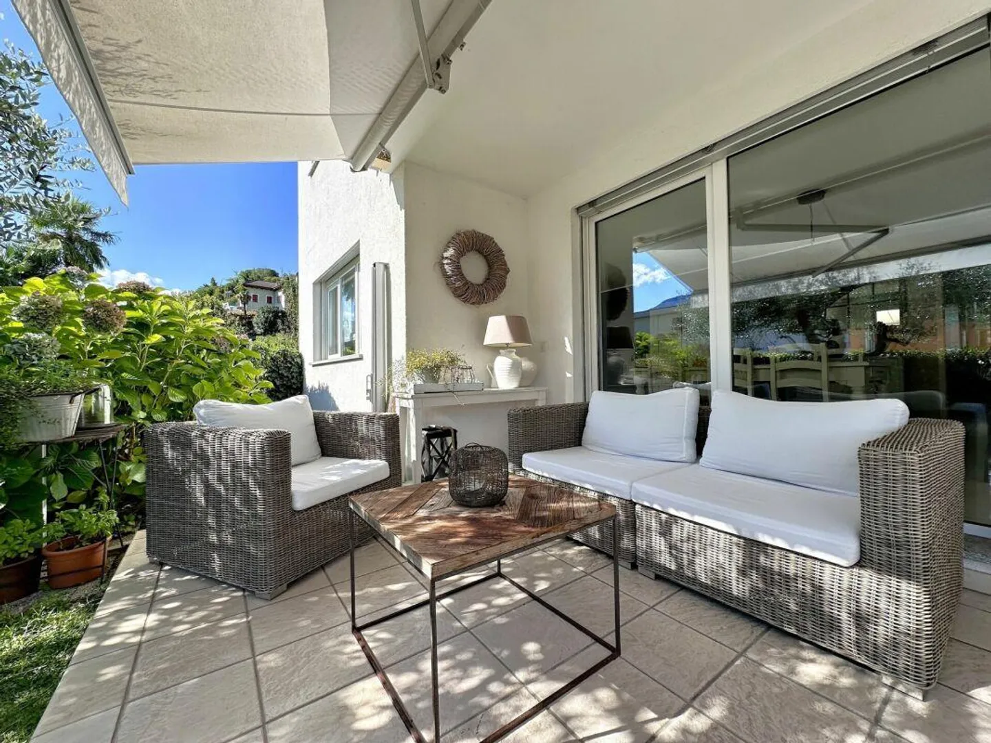 Bellissimo appartamento di 4.5 locali con giardino privato a Tenero: Pace e Comfort - Foto 2 di 12
