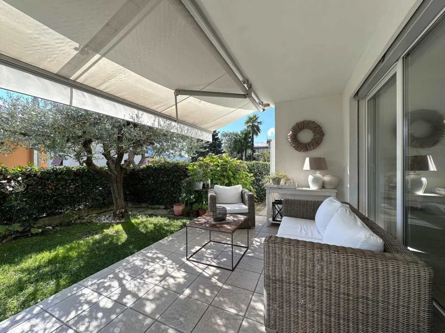 Bellissimo appartamento di 4.5 locali con giardino privato a Tenero: Pace e Comfort - Foto 1 di 12
