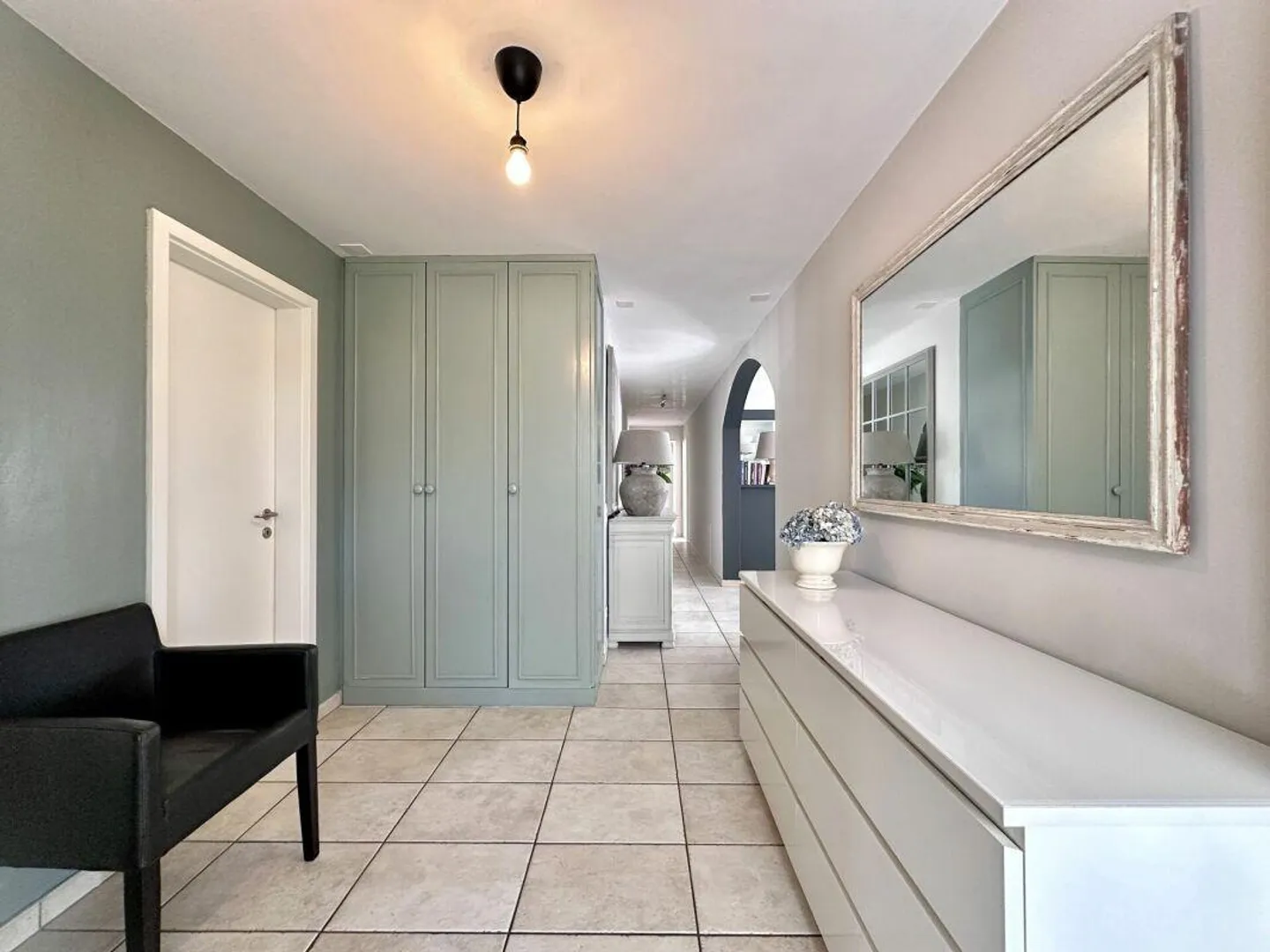 Bellissimo appartamento di 4.5 locali con giardino privato a Tenero: Pace e Comfort - Foto 4 di 12