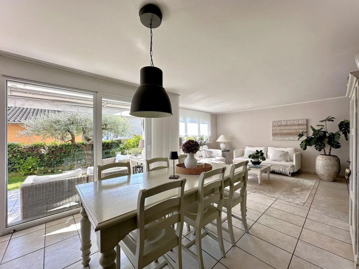 Bellissimo appartamento di 4.5 locali con giardino privato a Tenero: Pace e Comfort - Foto 5 di 12
