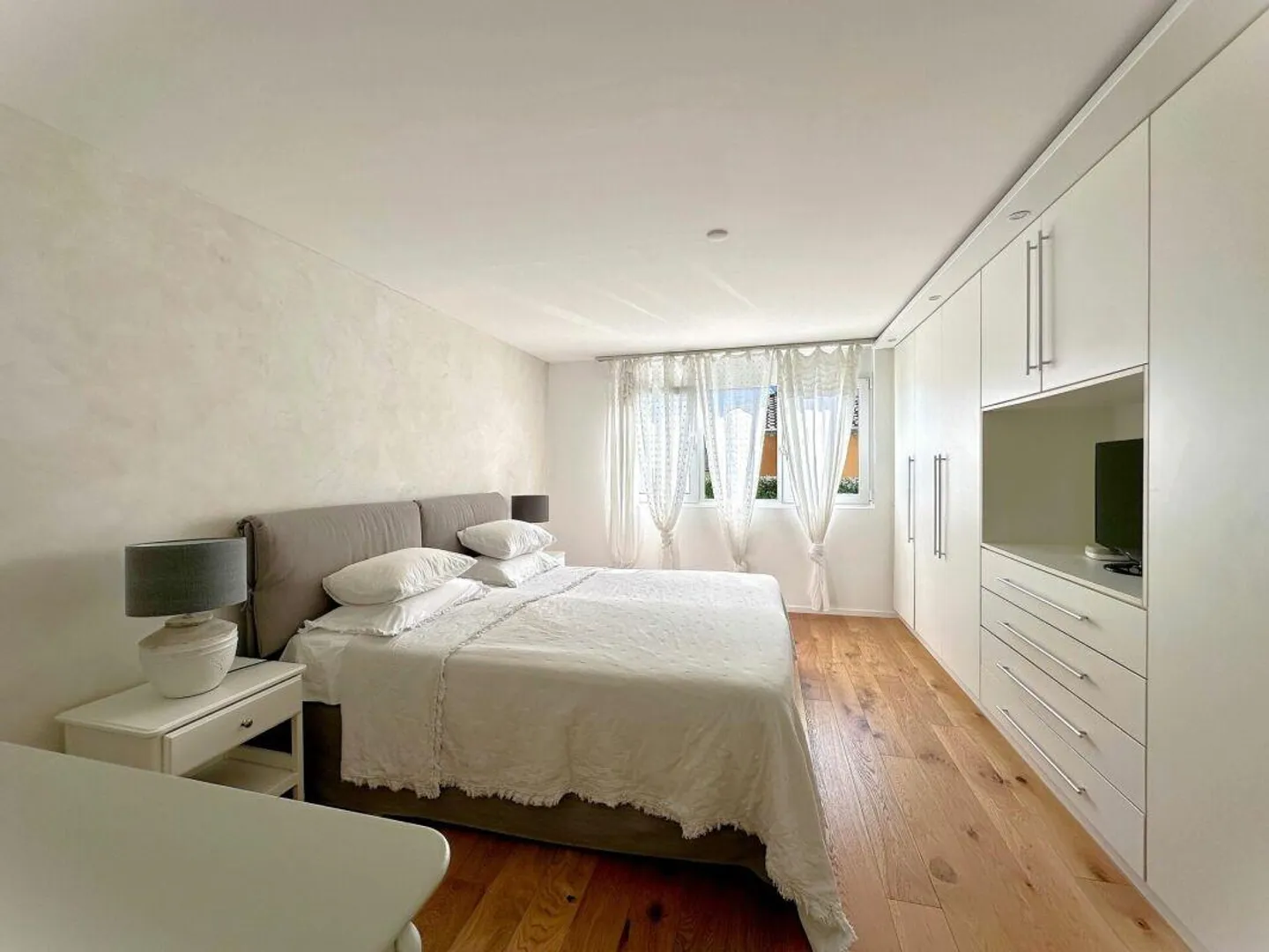 Bellissimo appartamento di 4.5 locali con giardino privato a Tenero: Pace e Comfort - Foto 9 di 12