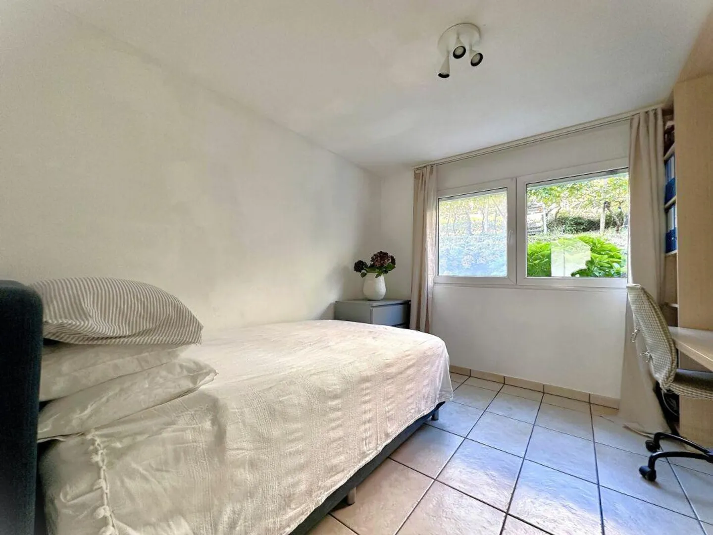 Bellissimo appartamento di 4.5 locali con giardino privato a Tenero: Pace e Comfort - Foto 11 di 12