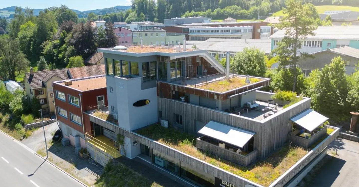 Umfassend weiterentwickelte Wohn- und Gewerbeliegenschaft mit erheblichem Potential - Foto 1 von 13