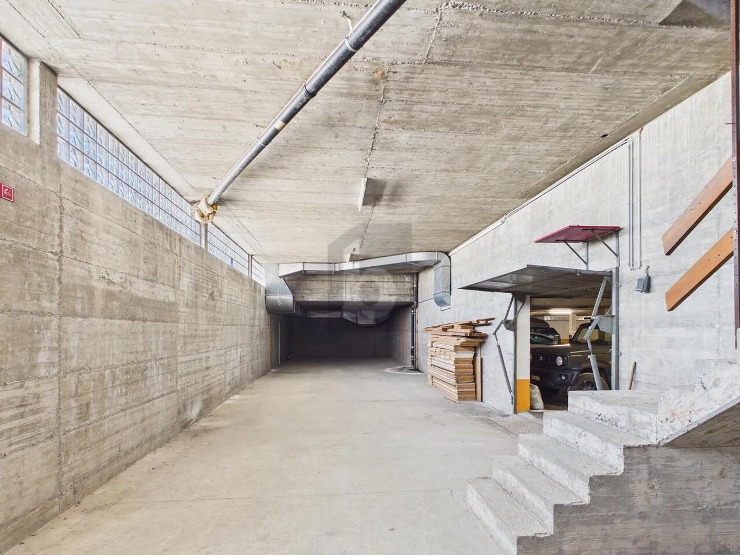 POTENTIAL IN THE HEART OF THE STATION - Photo 4 of 6