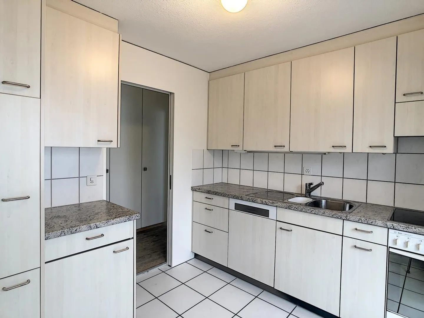 Attractive 4-room apartment in Adliswil - Photo 2 of 6