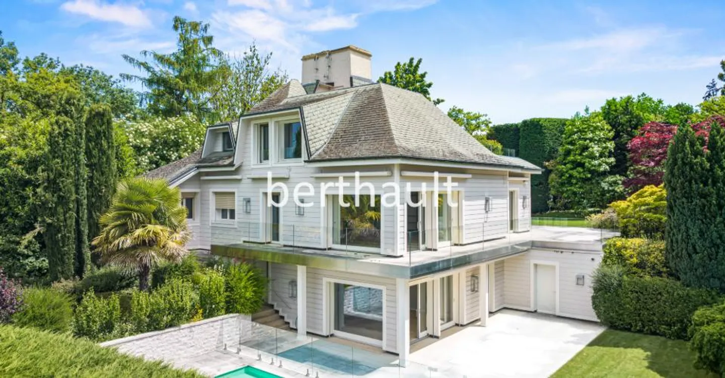 Prachtvolle Villa mit Seeblick - Foto 1 von 27