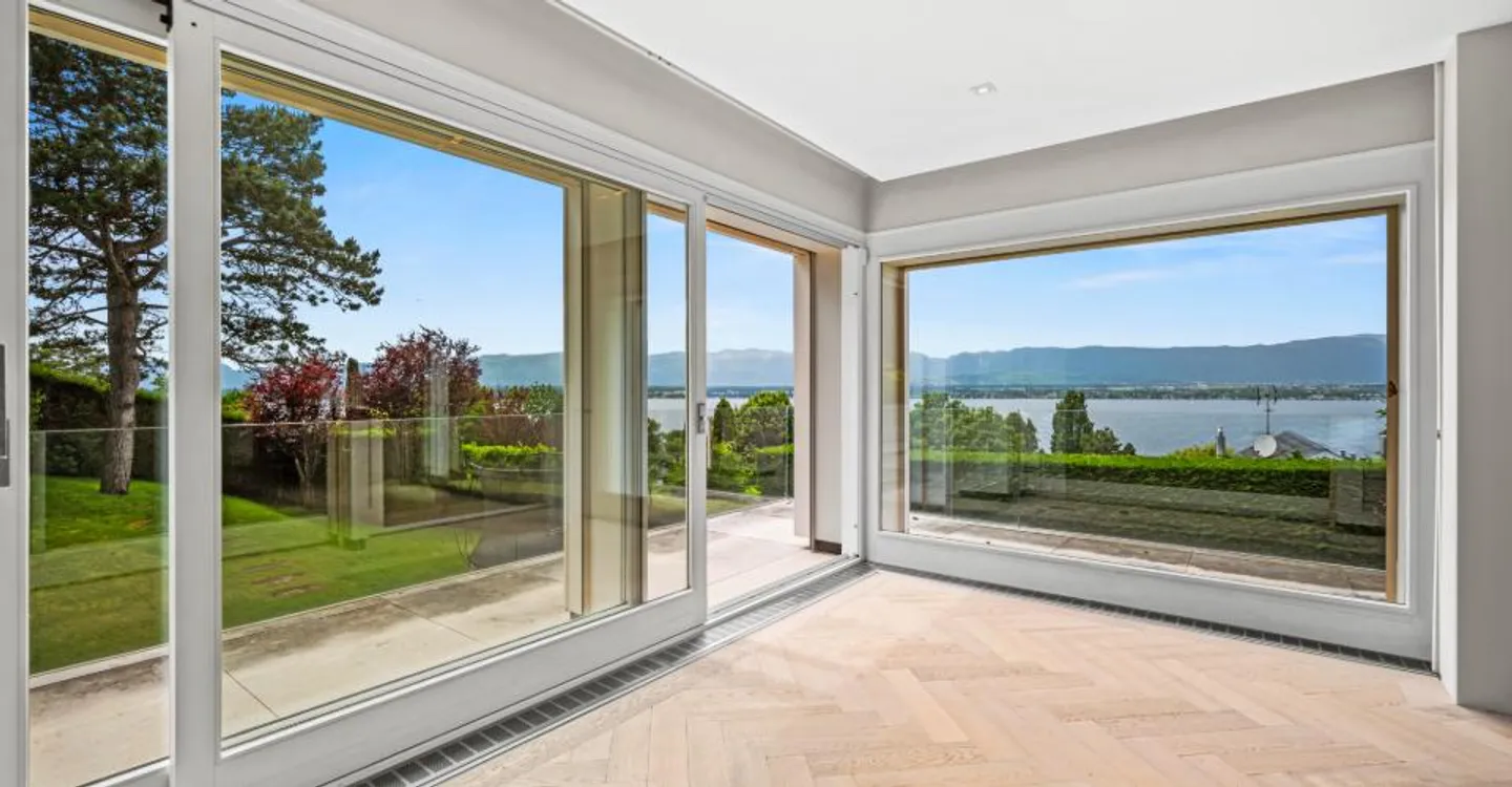 Prachtvolle Villa mit Seeblick - Foto 3 von 27