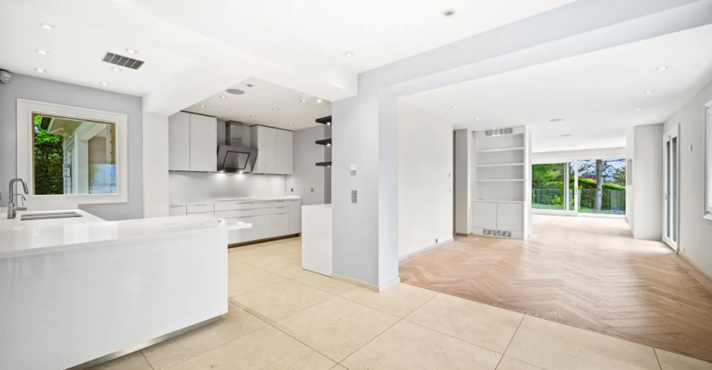 Prachtvolle Villa mit Seeblick - Foto 10 von 27