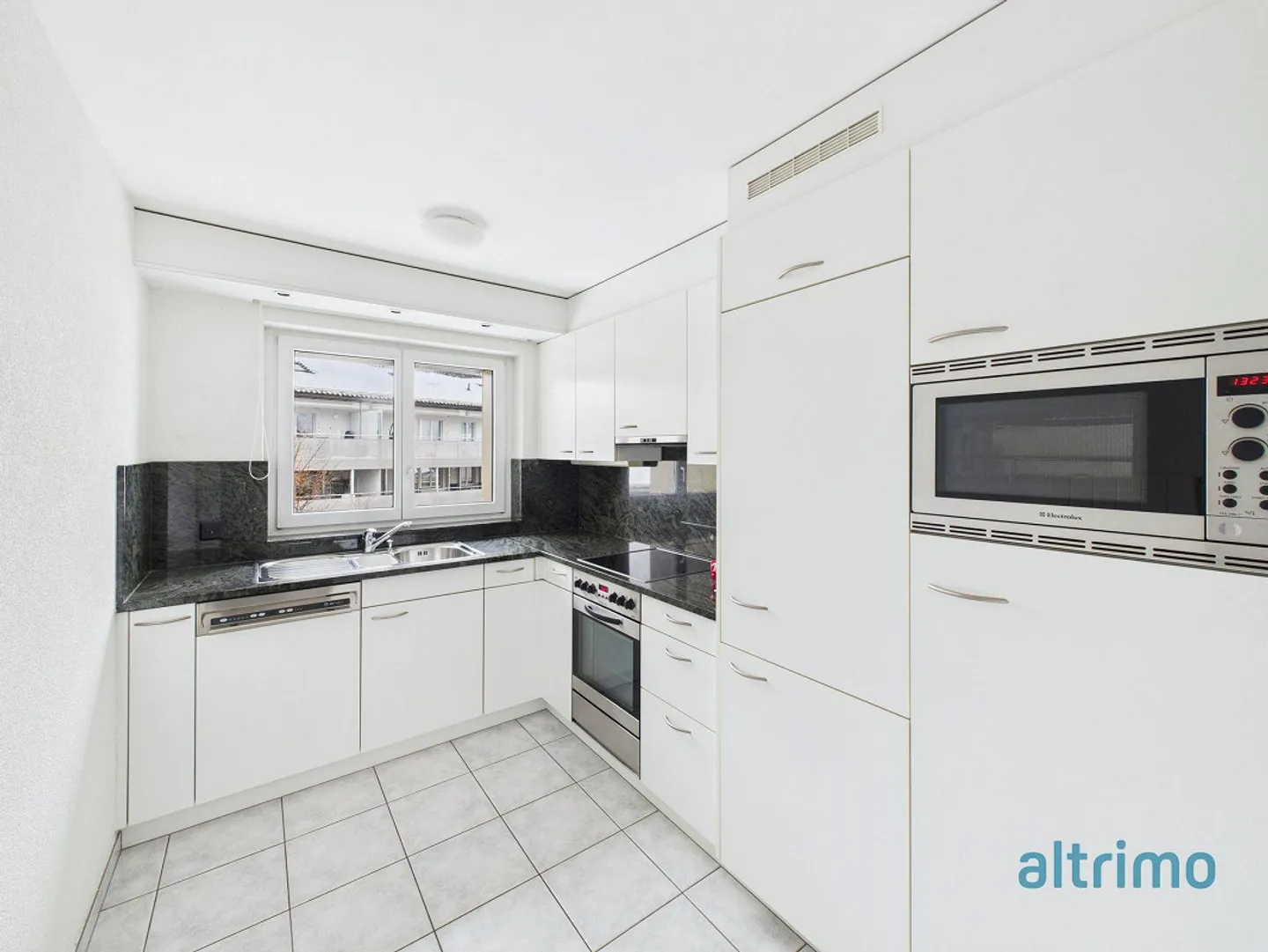 Spacious 4.5-room apartment near the center - Photo 1 of 9