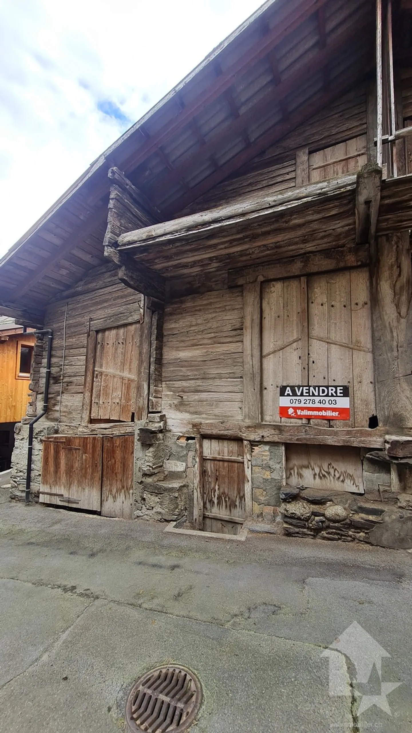 Una stalla da ristrutturare nel cuore del villaggio di Sembrancher - Foto 6 di 12