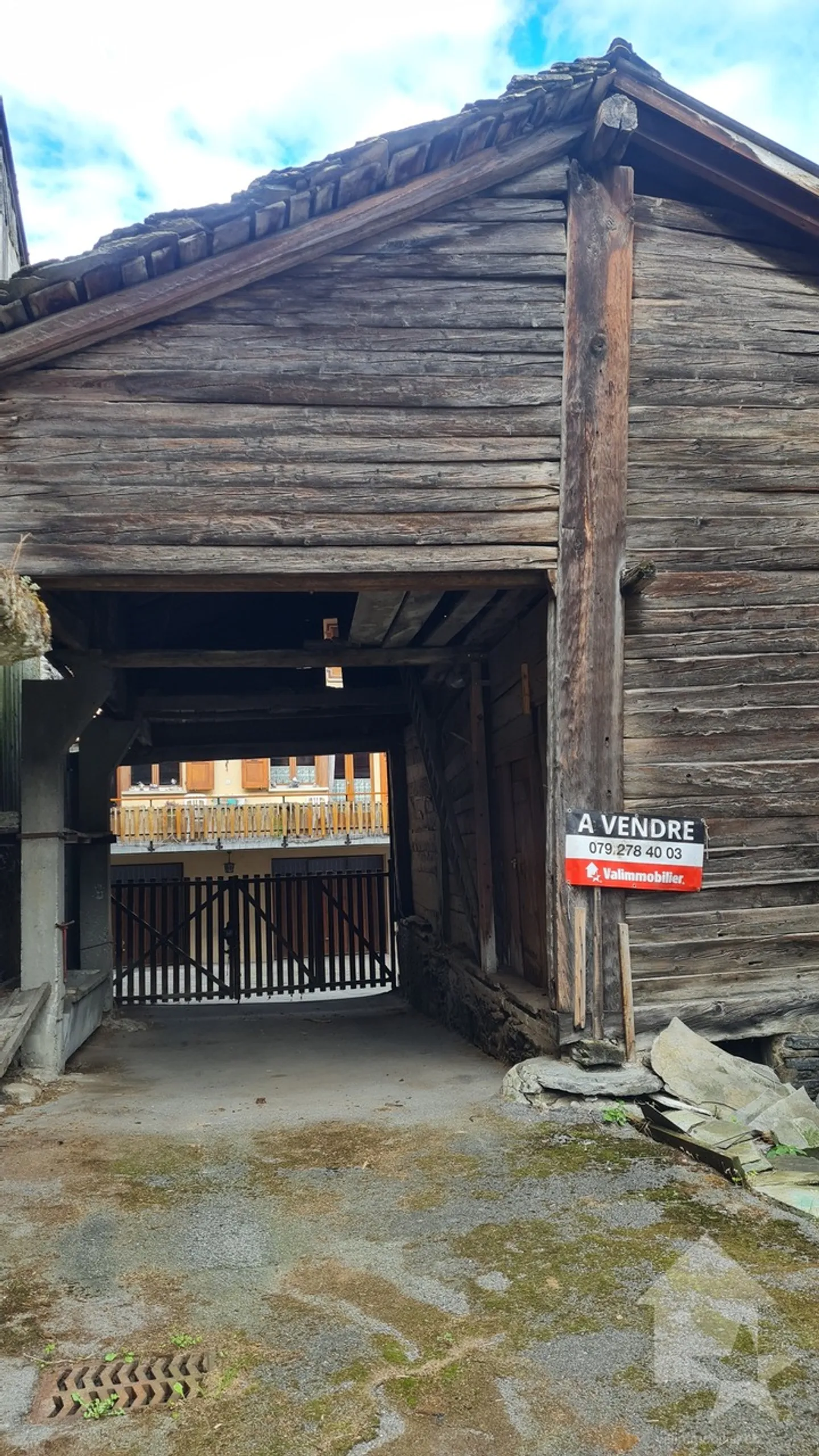 Una stalla da ristrutturare nel cuore del villaggio di Sembrancher - Foto 12 di 12