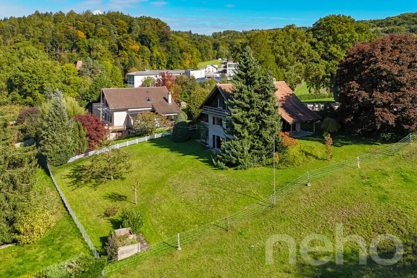 Licht, Raum und Potenzial: Charmante Einfamilienvilla mit Garten - Foto 3 von 12