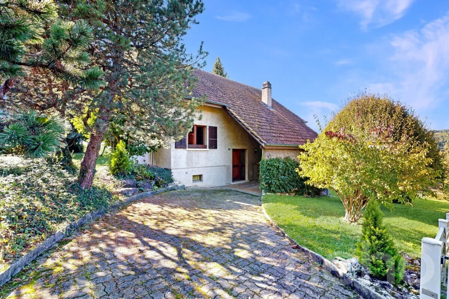 Licht, Raum und Potenzial: Charmante Einfamilienvilla mit Garten - Foto 4 von 12