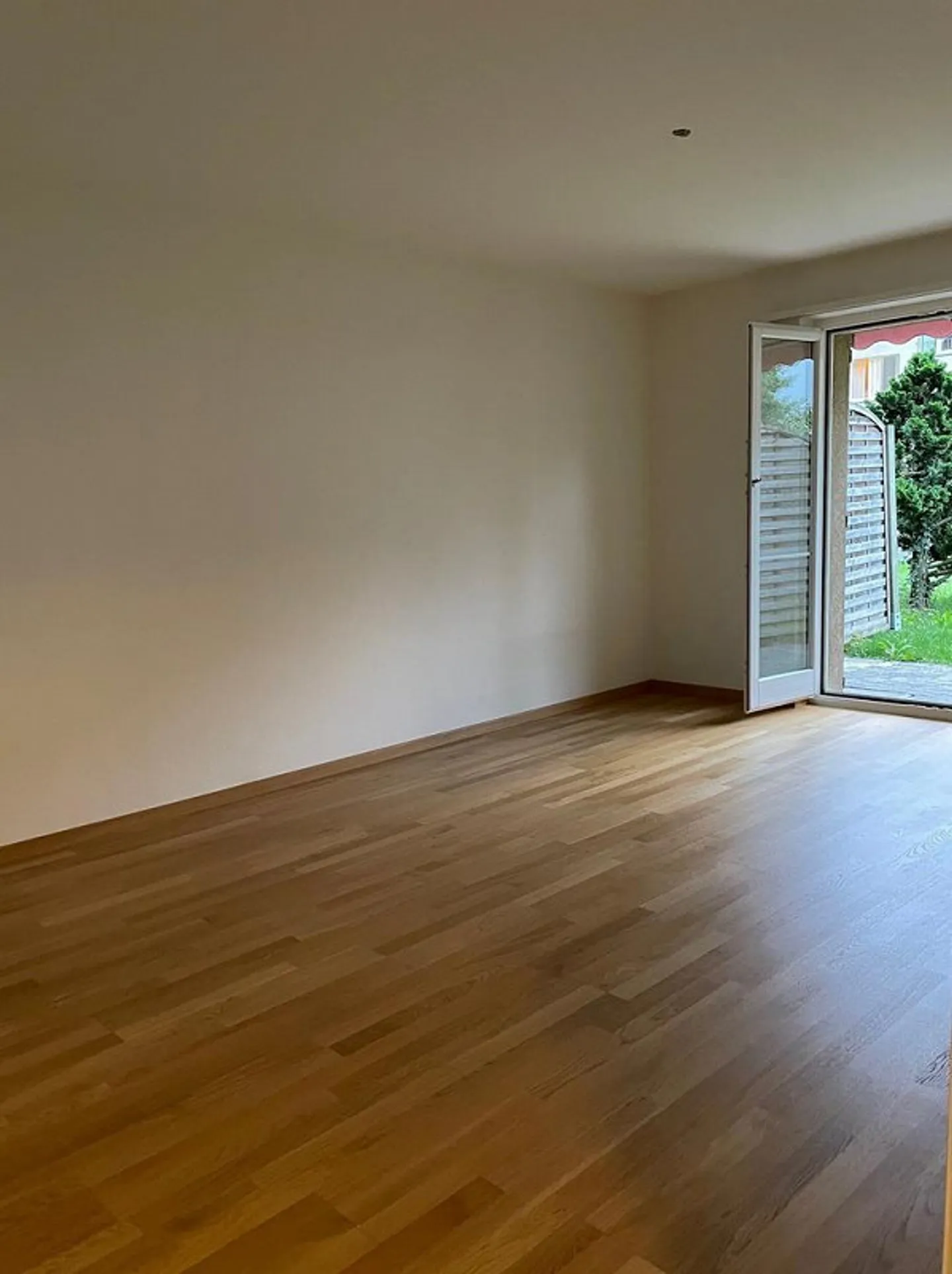 Charming 2-room apartment with garden seating area - Photo 5 of 7