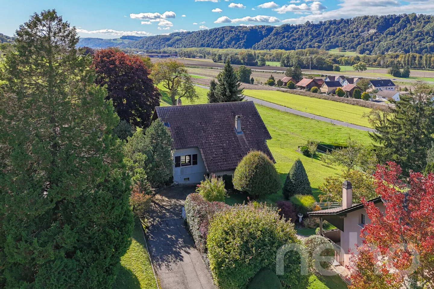 Licht, Raum und Potenzial: Charmante Einfamilienvilla mit Garten - Foto 1 von 12