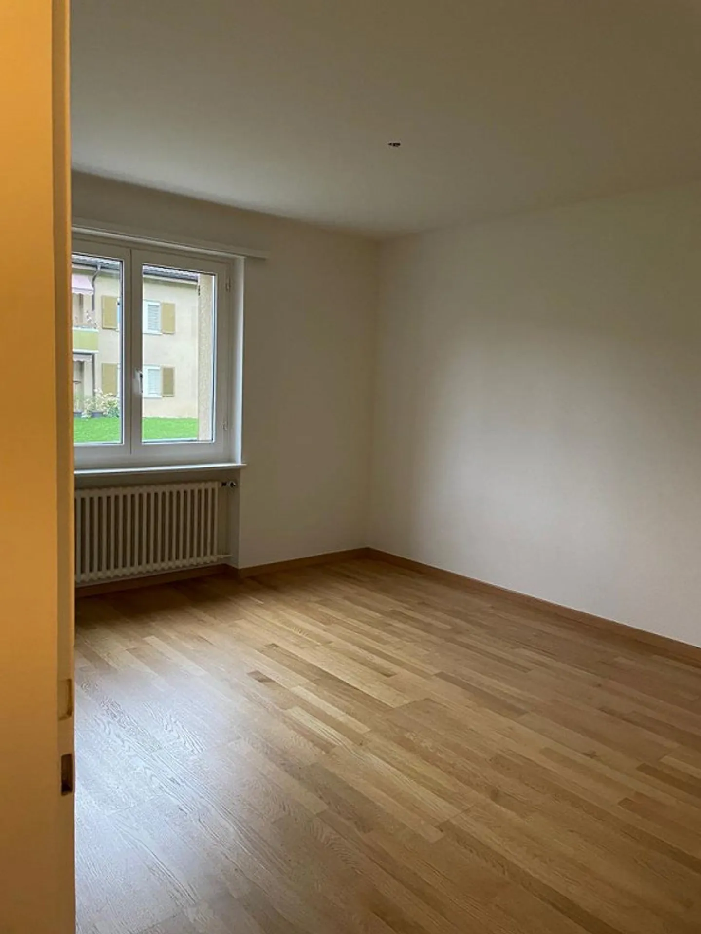 Charming 2-room apartment with garden seating area - Photo 6 of 7