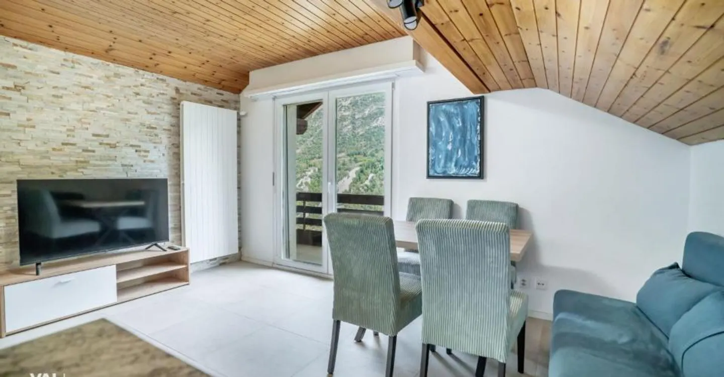 Furnished Apartment with Mountain View - Photo 4 of 9