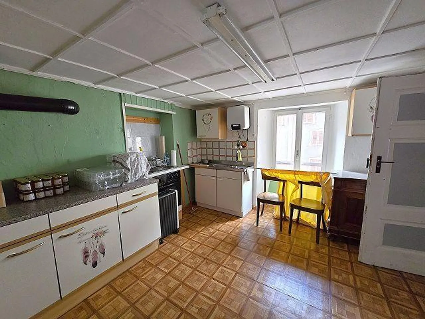 Grande casa di villaggio da ristrutturare in una posizione centrale, tranquilla e soleggiata ... - Foto 6 di 34