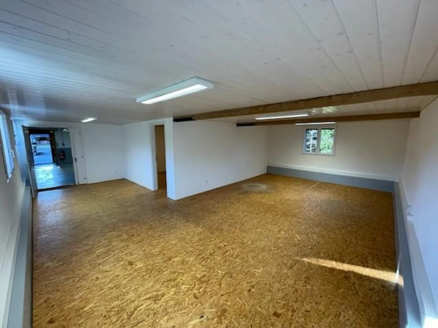 Spazio commerciale con officina, magazzino e ufficio - Foto 3 di 6