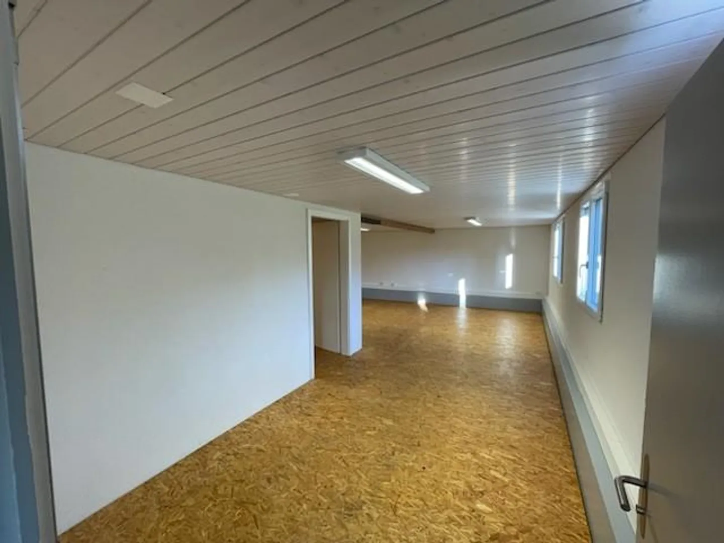 Spazio commerciale con officina, magazzino e ufficio - Foto 4 di 6