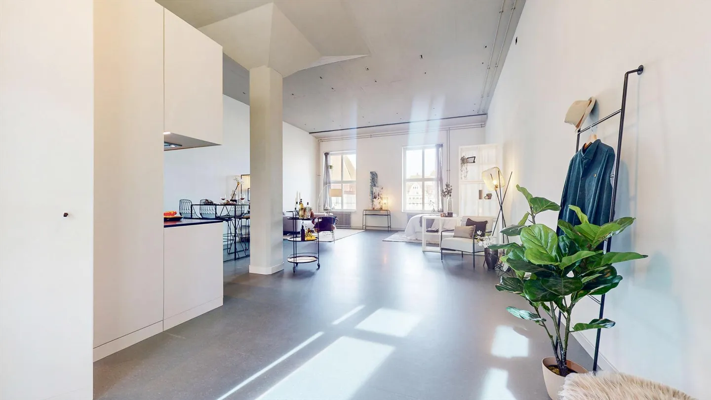 Première location - Loft avec vue sur le Pont de la Chapelle et la Tour de l'Eau ! - Photo 3 sur 11