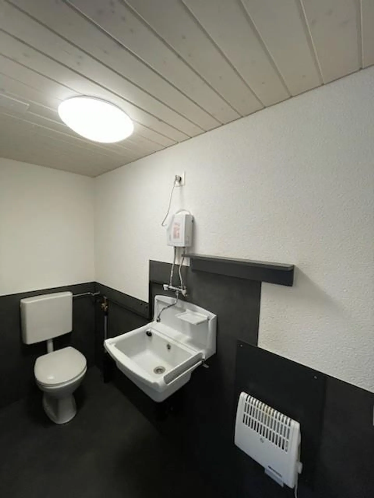 Spazio commerciale con officina, magazzino e ufficio - Foto 6 di 6