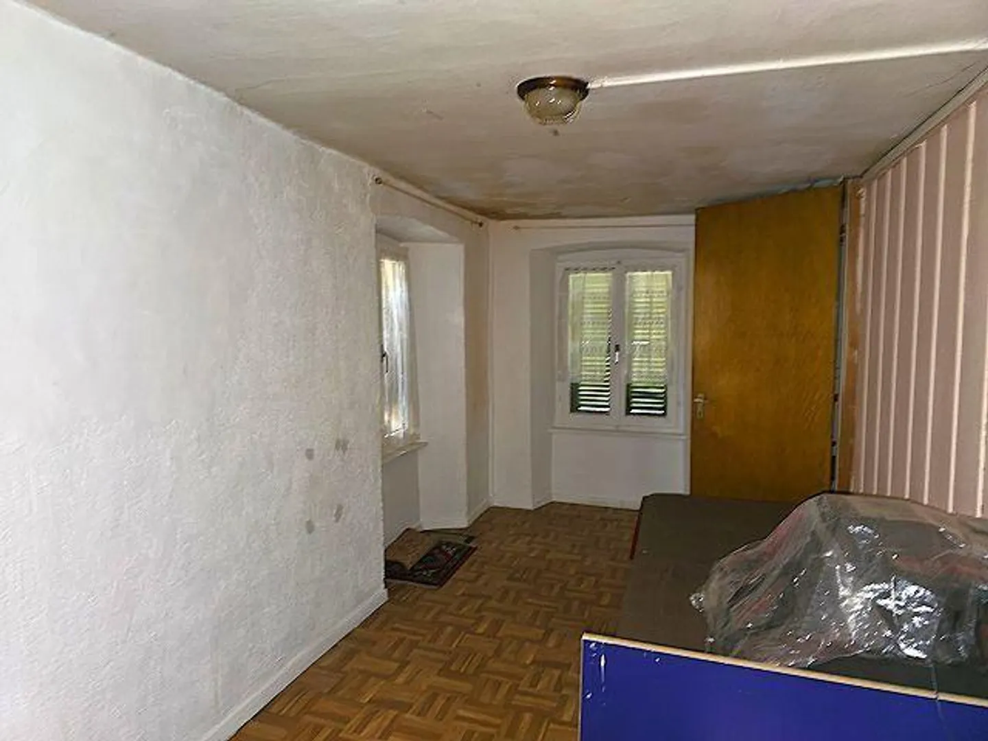 Grande casa di villaggio da ristrutturare in una posizione centrale, tranquilla e soleggiata ... - Foto 10 di 34
