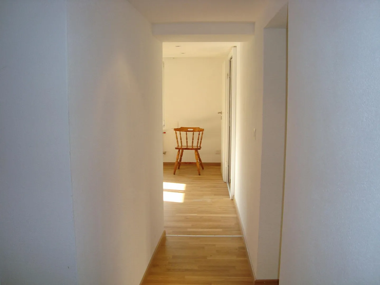 Bel appartement lumineux de 2,5 pièces en ville - Photo 2 sur 5