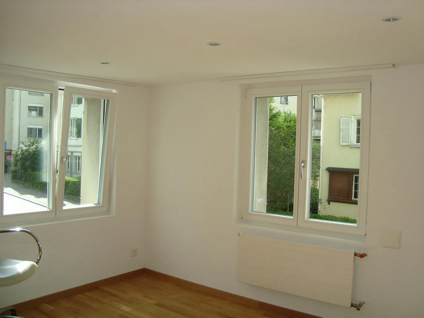 Bel appartement lumineux de 2,5 pièces en ville - Photo 3 sur 5