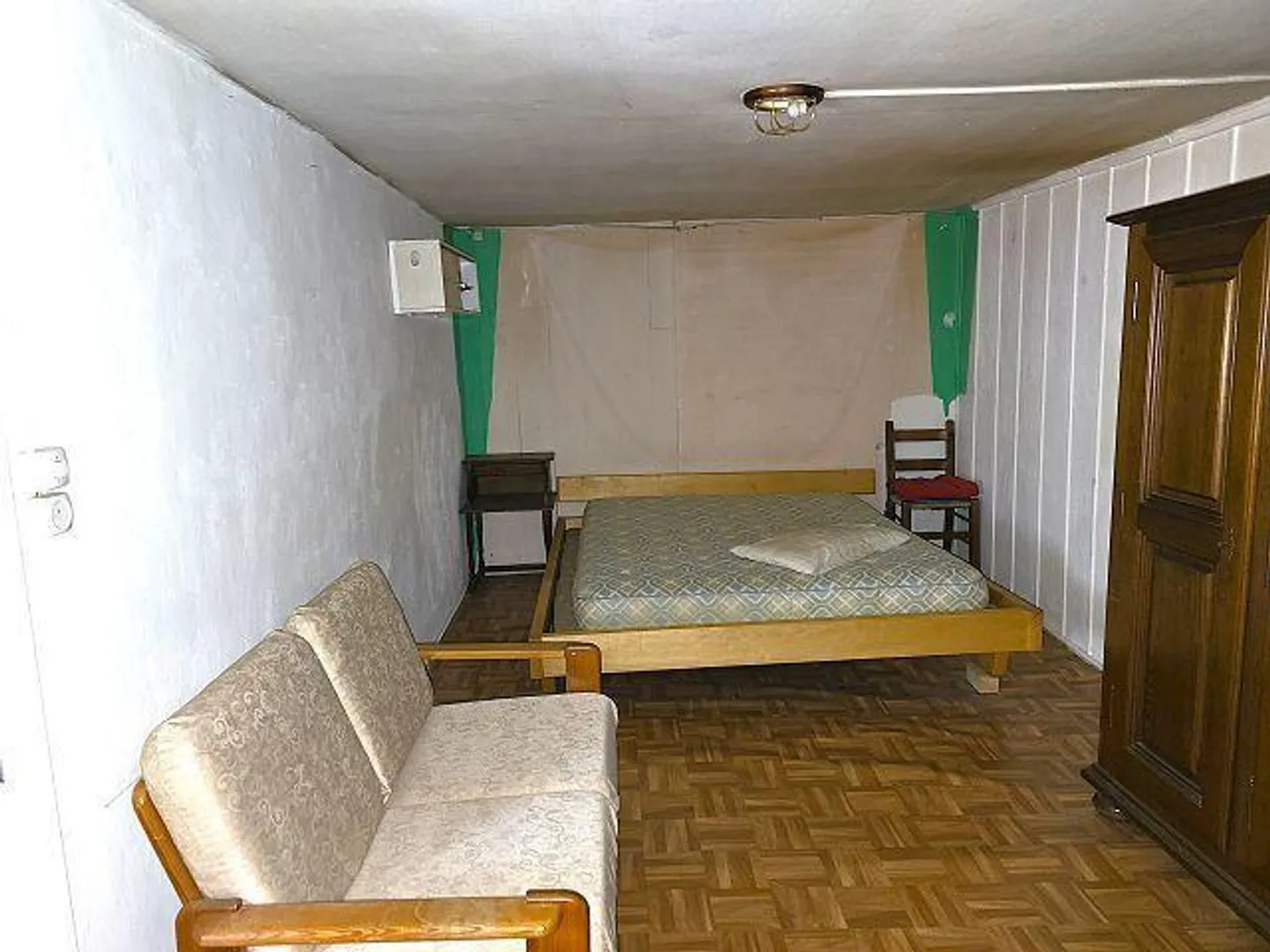Grande casa di villaggio da ristrutturare in una posizione centrale, tranquilla e soleggiata ... - Foto 13 di 34