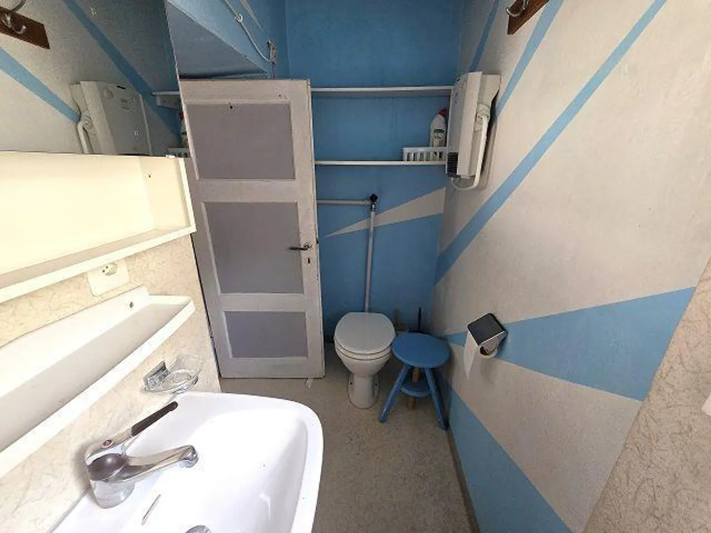 Grande casa di villaggio da ristrutturare in una posizione centrale, tranquilla e soleggiata ... - Foto 14 di 34