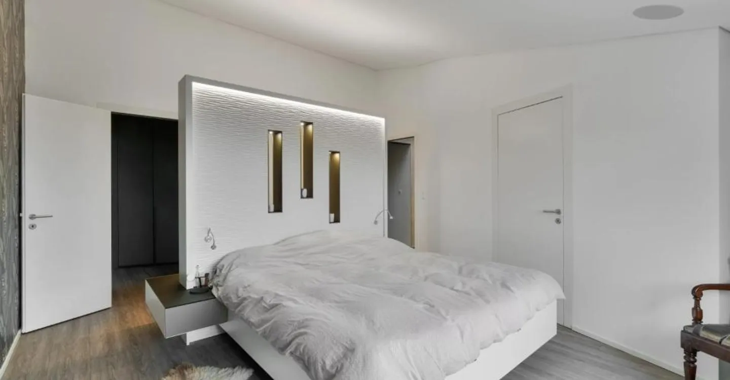 Propriété moderne avec piscine et vue dégagée sur le lac - Photo 7 sur 12