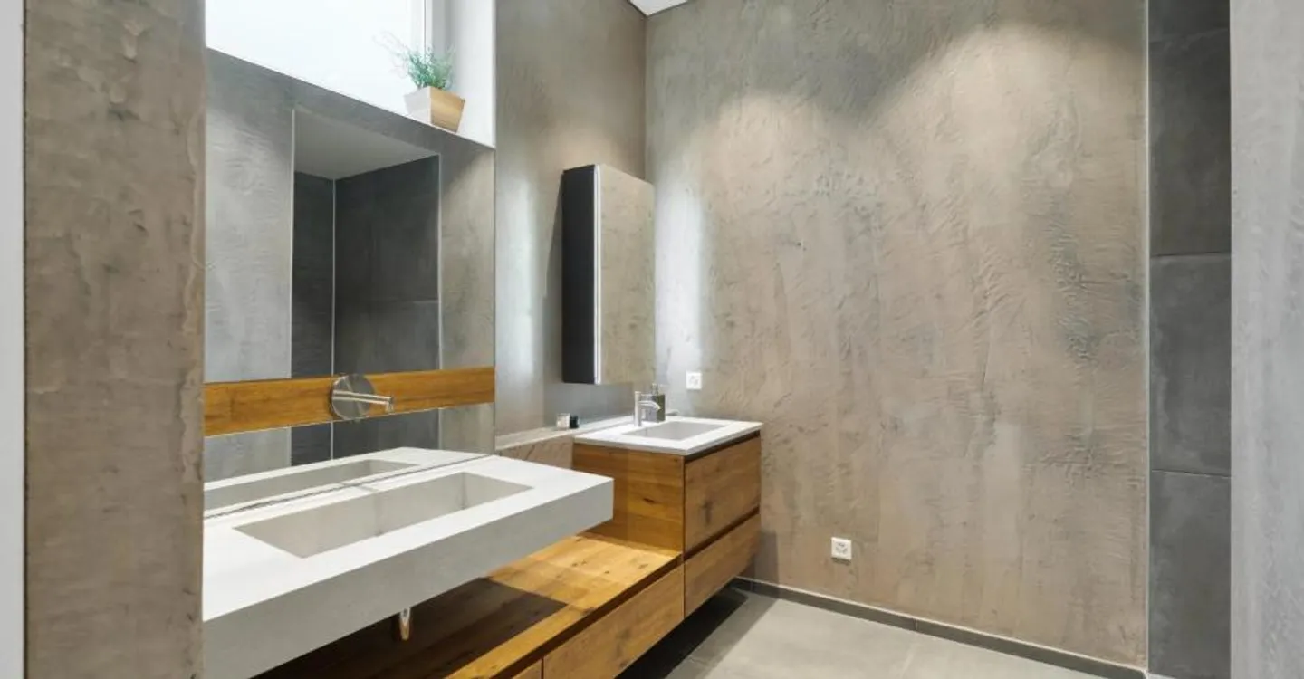 Propriété moderne avec piscine et vue dégagée sur le lac - Photo 8 sur 12