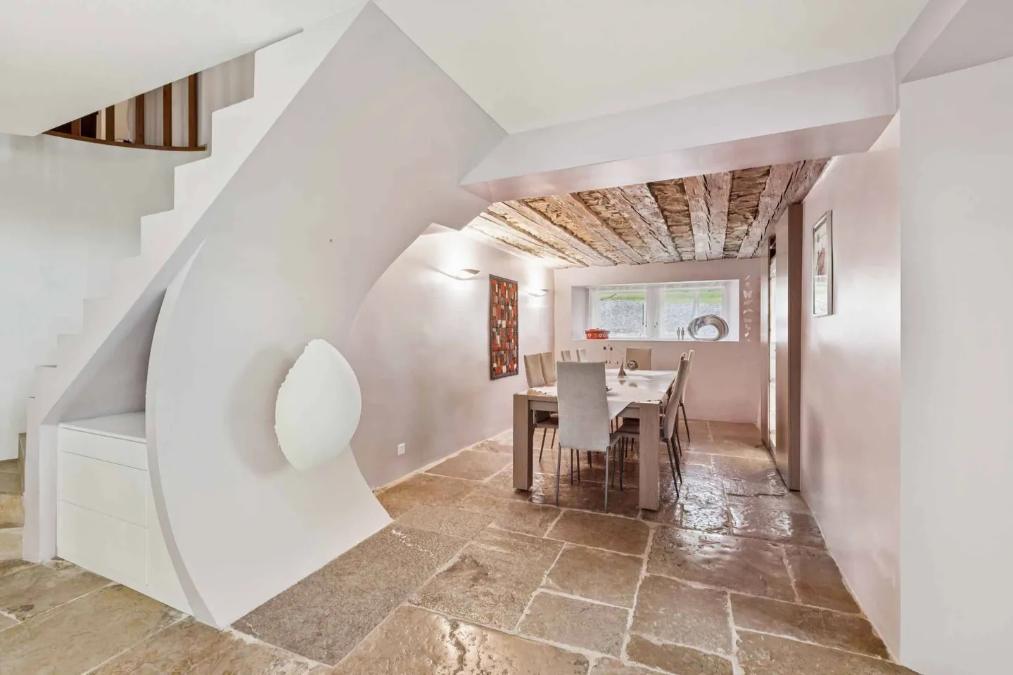 Une ferme d'exception nichée au pied sud de Chasseral - Photo 3 sur 13