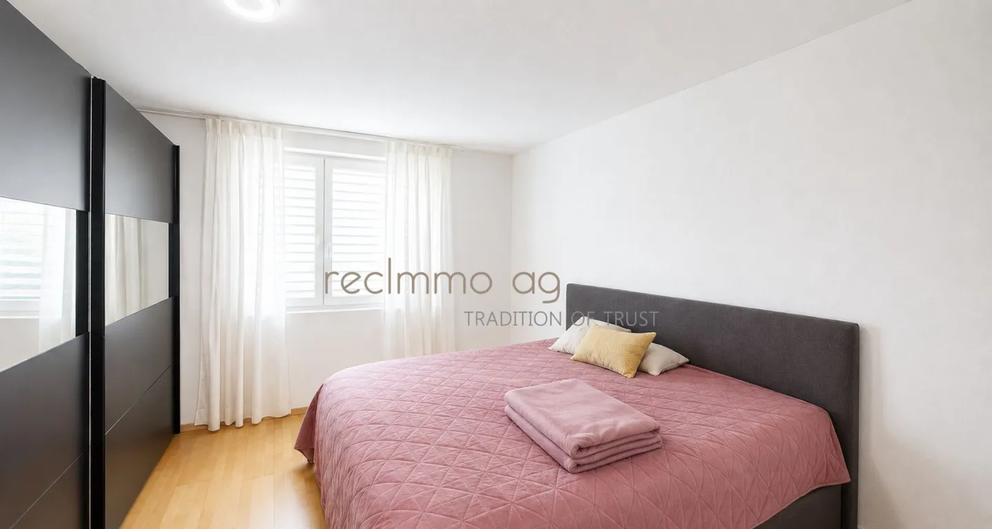 Appartamento 3.5 camere ben curato con balcone vetrato e vista panoramica - Foto 2 di 9