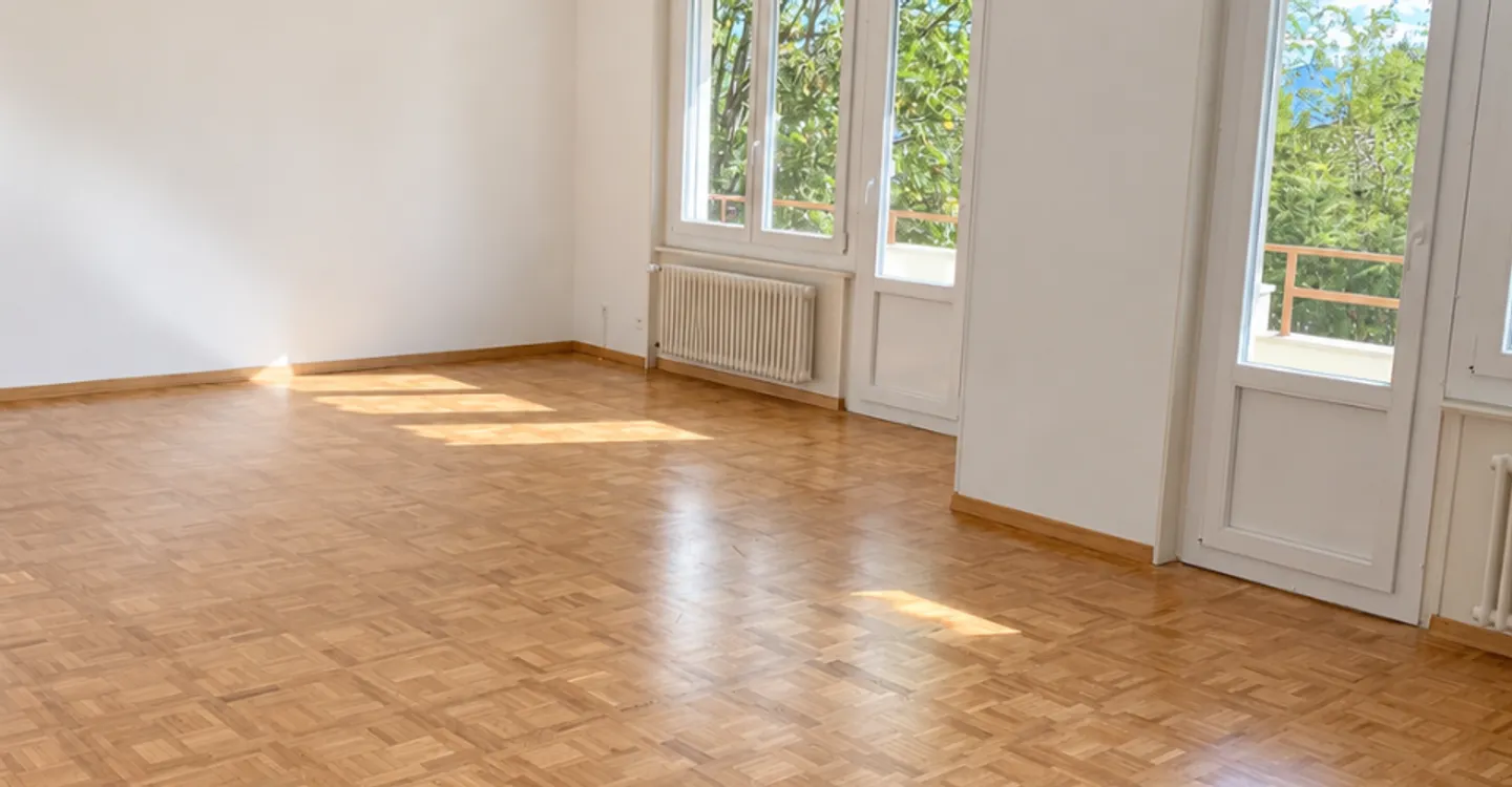 Pully – A Green Gem for this Generous 6-Room Renovated Apartment - Photo 2 of 8