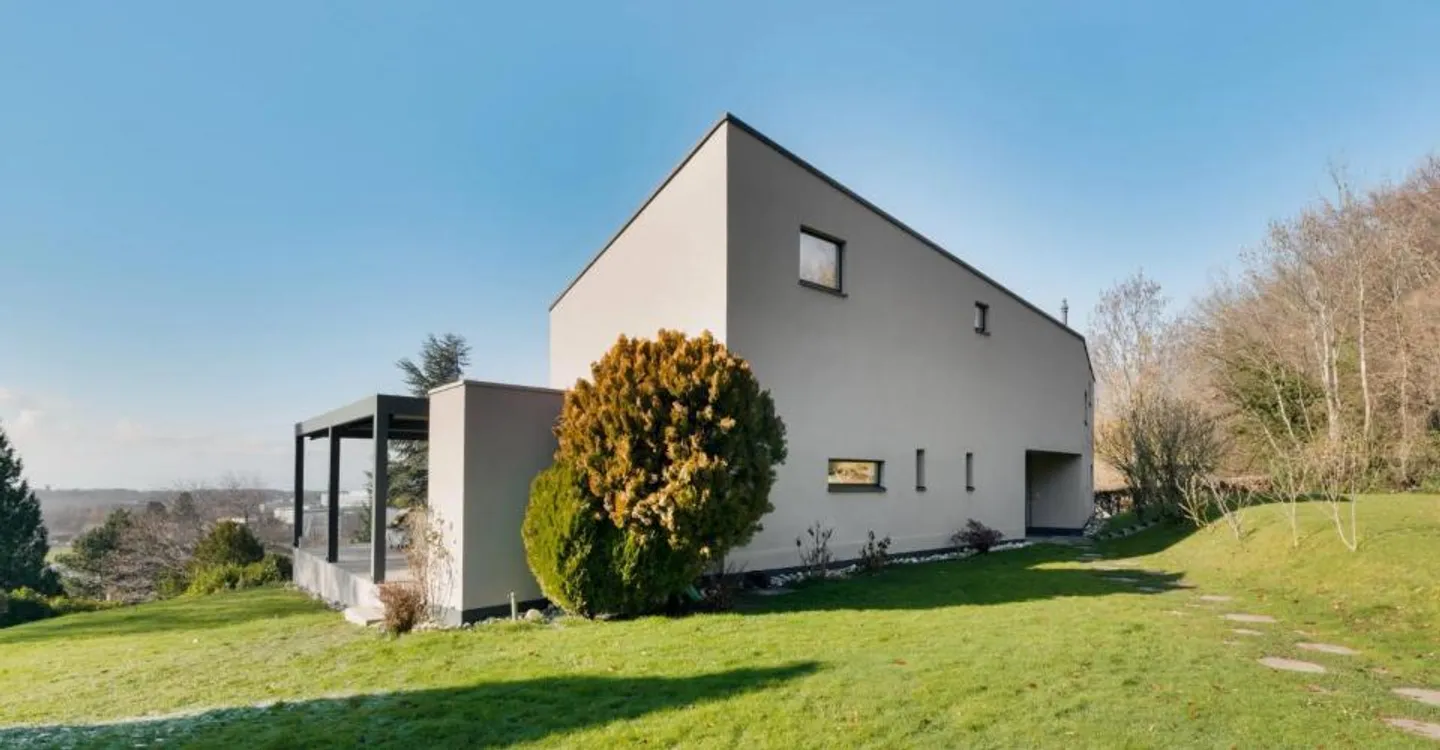 Propriété moderne avec piscine et vue dégagée sur le lac - Photo 11 sur 12