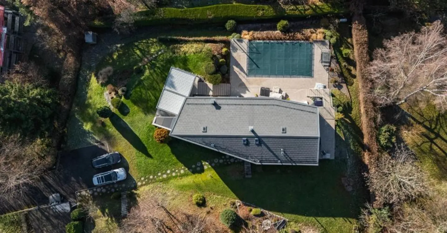 Propriété moderne avec piscine et vue dégagée sur le lac - Photo 12 sur 12