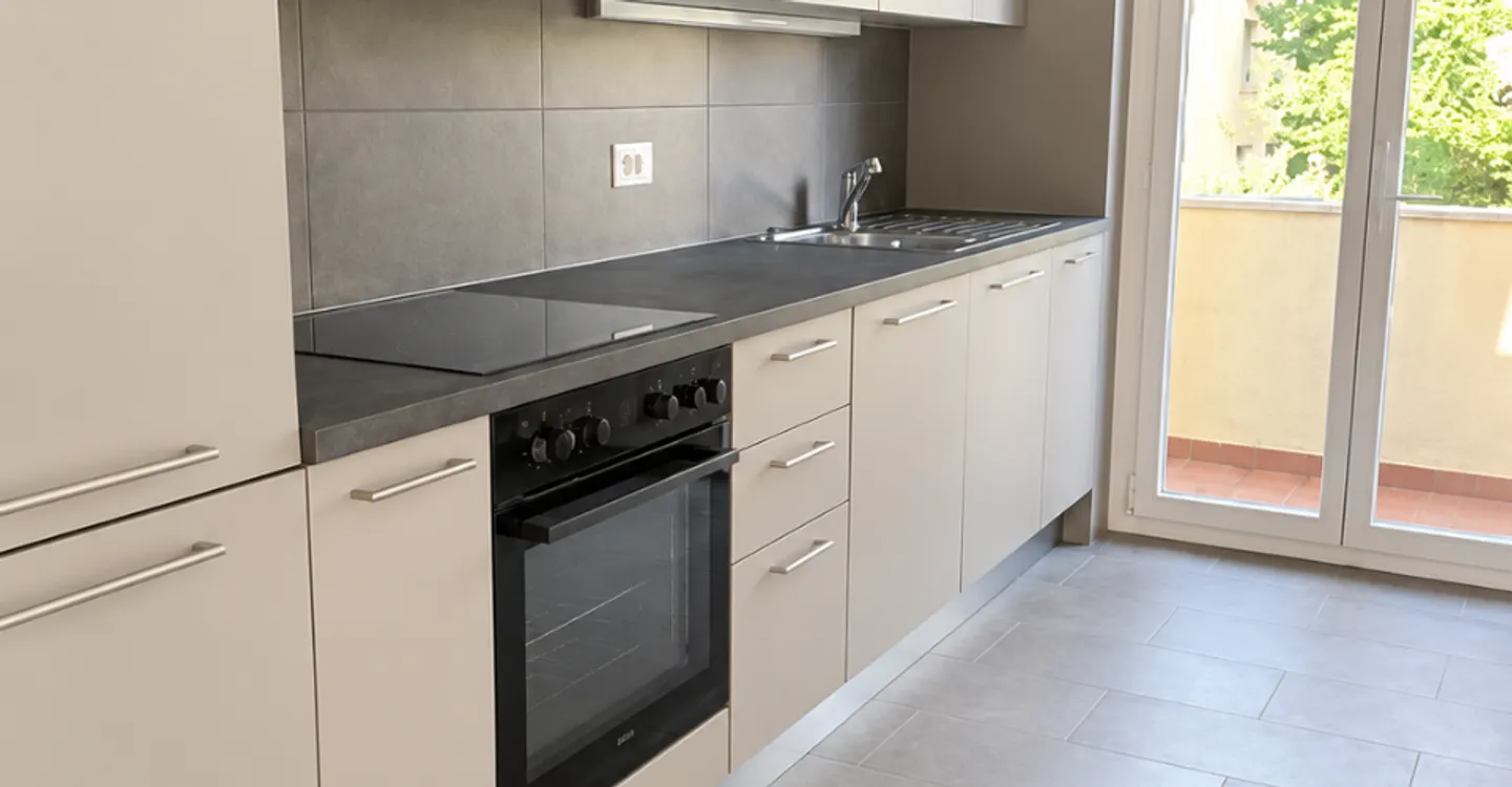 Pully – A Green Gem for this Generous 6-Room Renovated Apartment - Photo 5 of 8