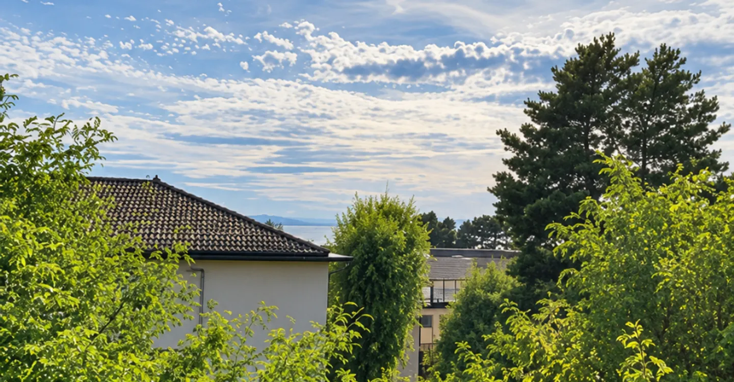 Pully – A Green Gem for this Generous 6-Room Renovated Apartment - Photo 7 of 8