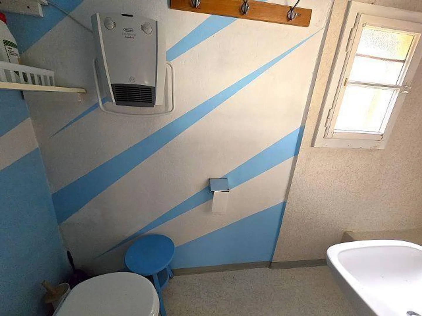 Grande casa di villaggio da ristrutturare in una posizione centrale, tranquilla e soleggiata ... - Foto 16 di 34